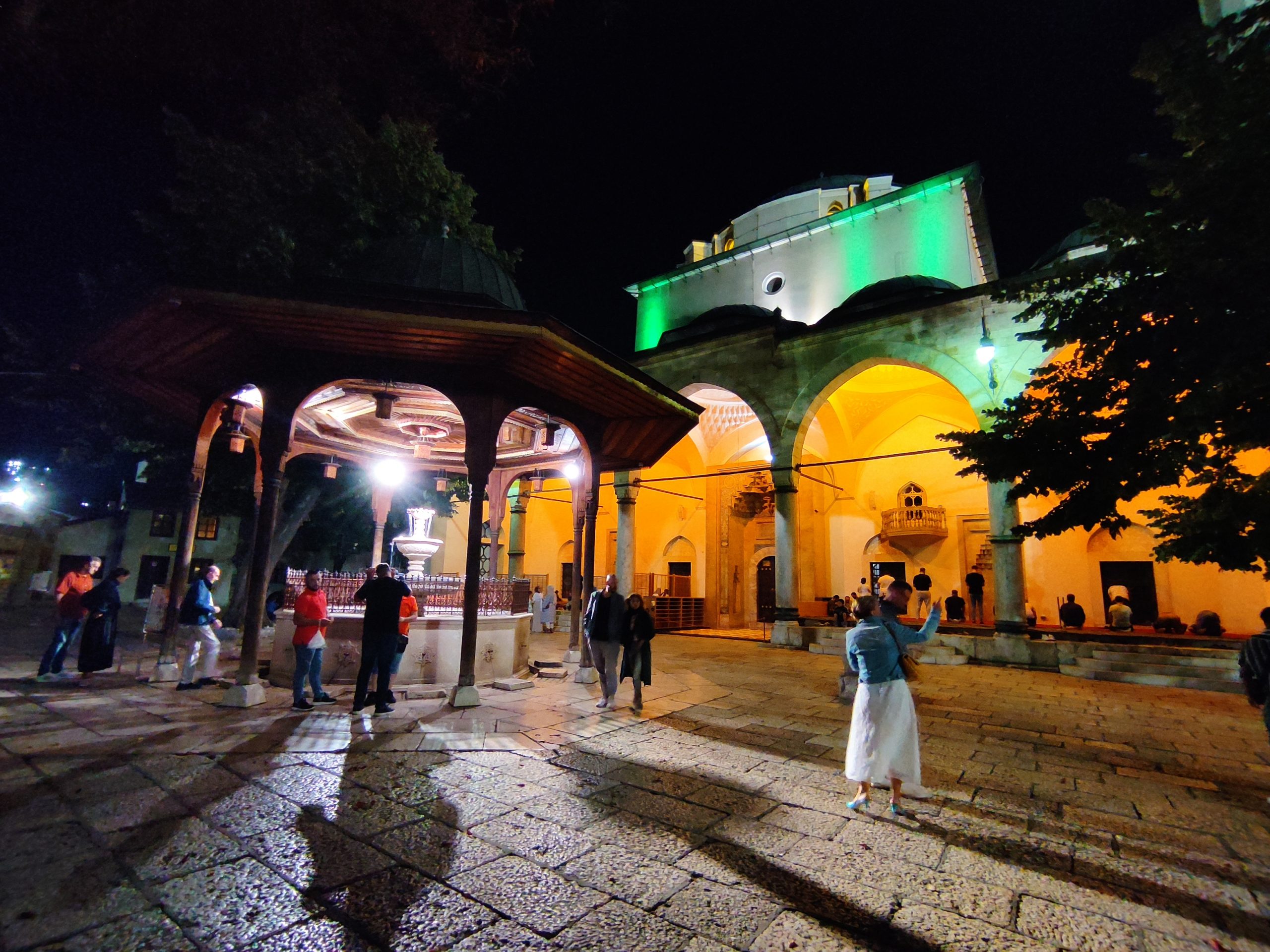 Qué ver en Sarajevo -Mezquita Gazi Husrev Bey (Gazi Husrev begova džamija)